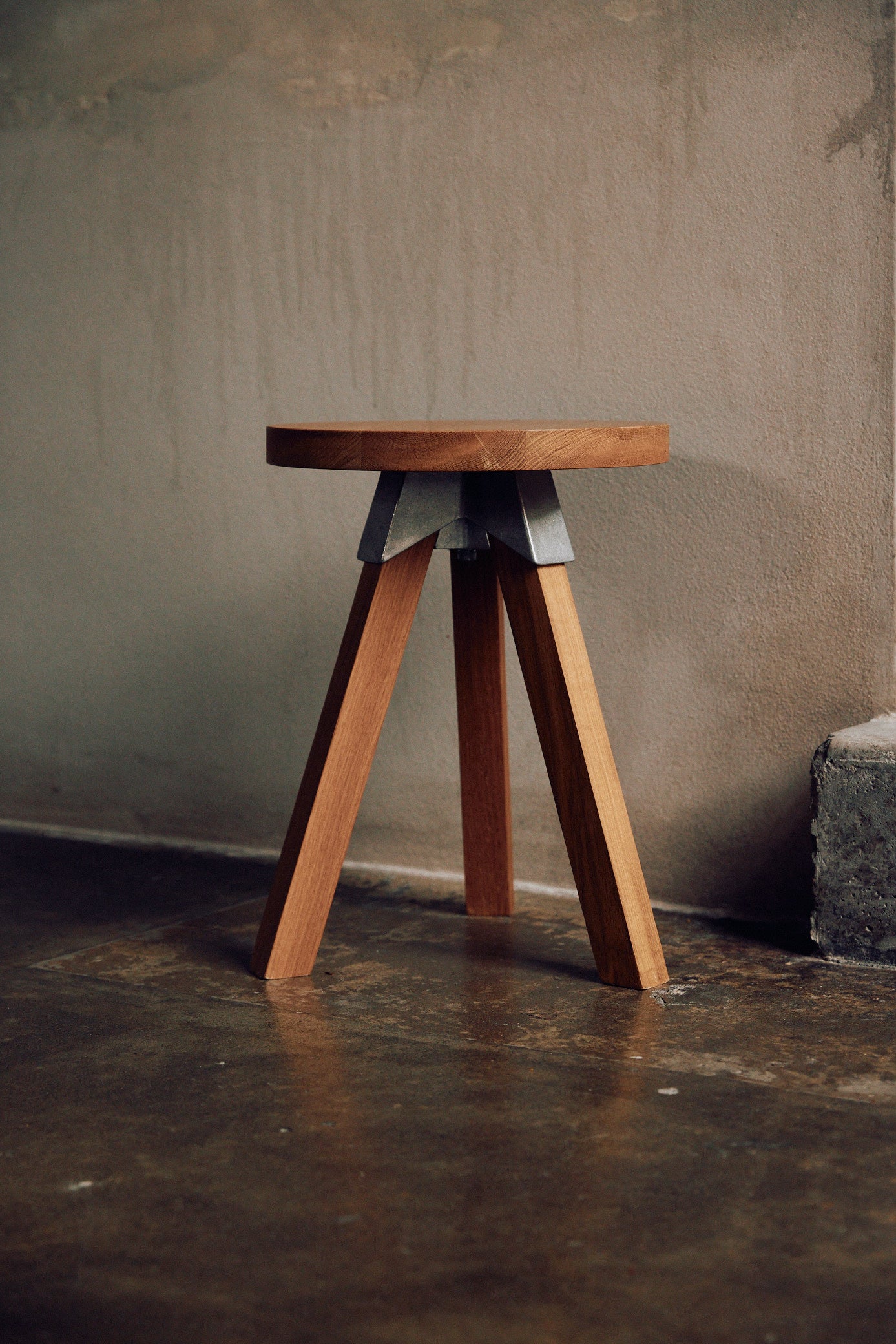A-joint Stool