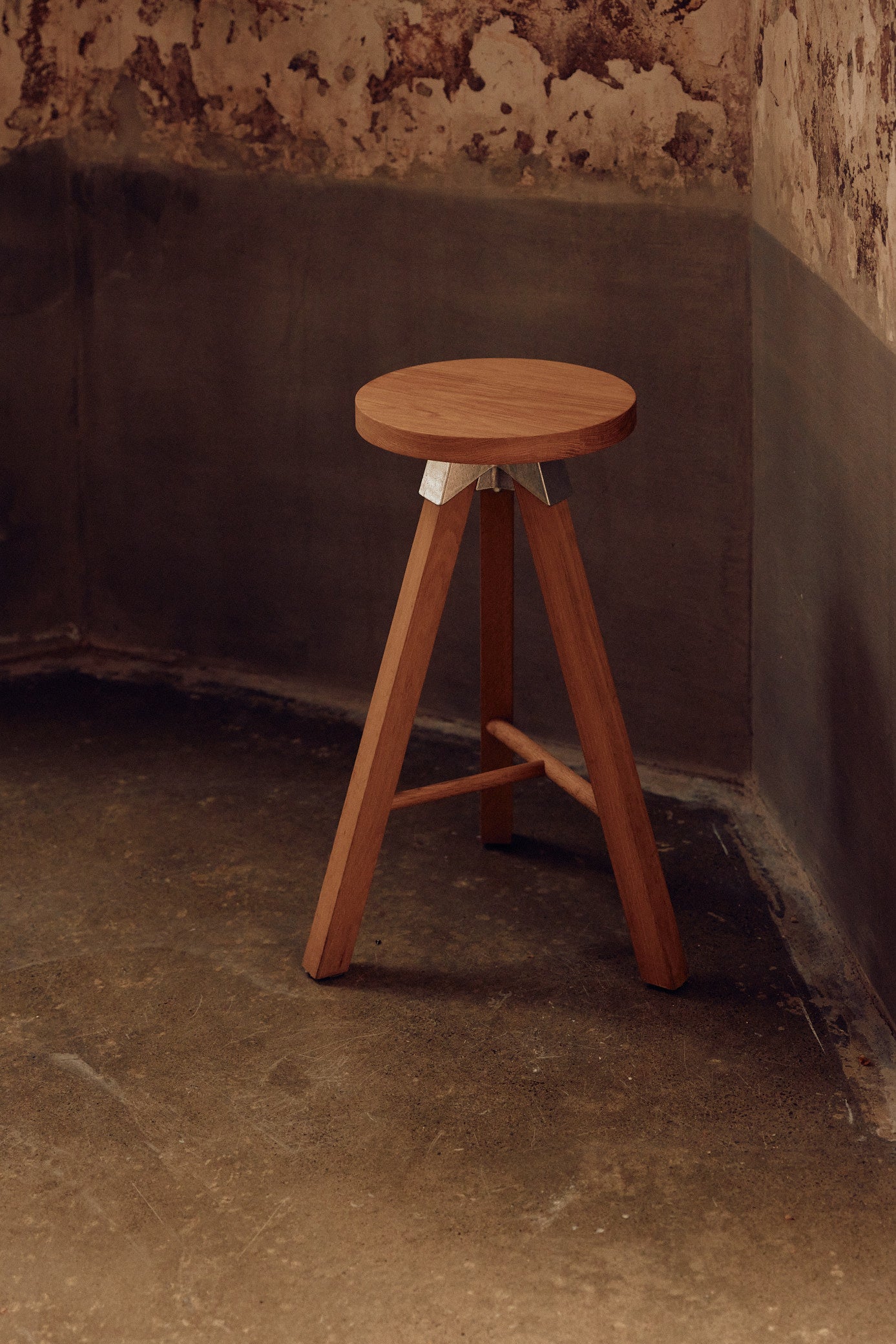 A-joint Stool